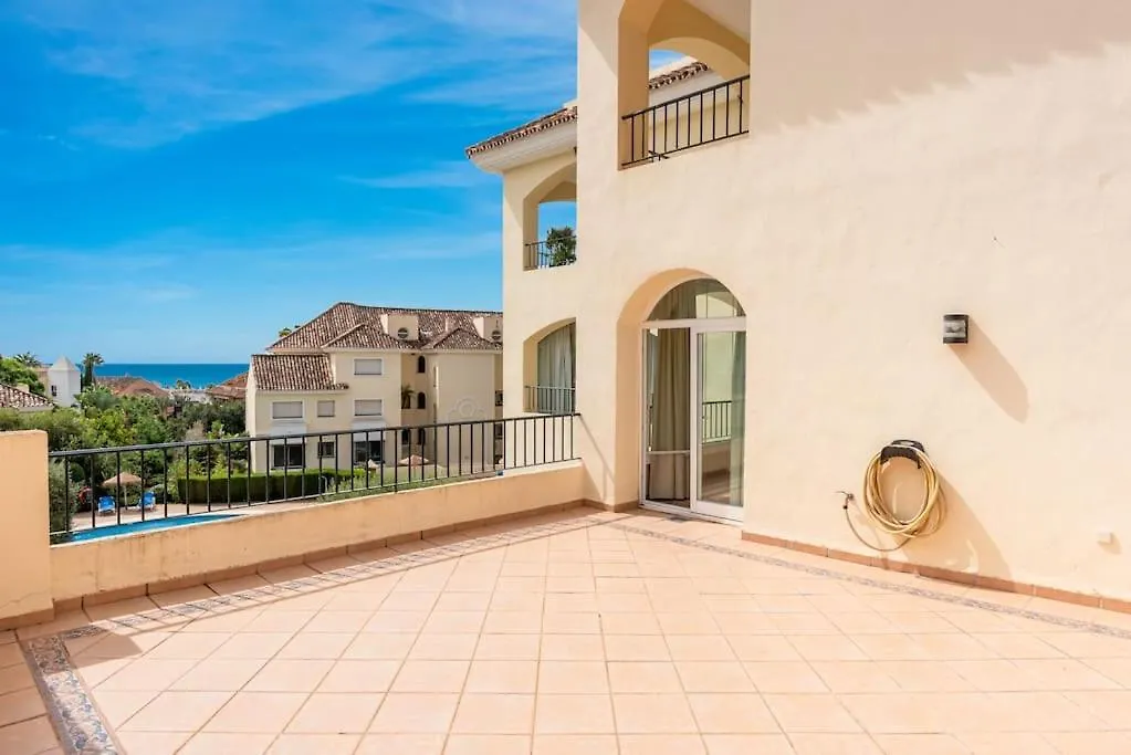 Apartment Awesome 3 Bedroom Apart. W/ 4 Terraces, Pool & Parking Marbella