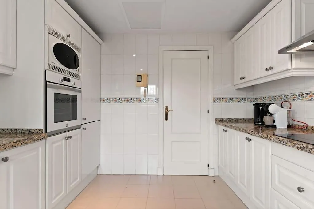 Awesome 3 Bedroom Apart. W/ 4 Terraces, Pool & Parking Marbella