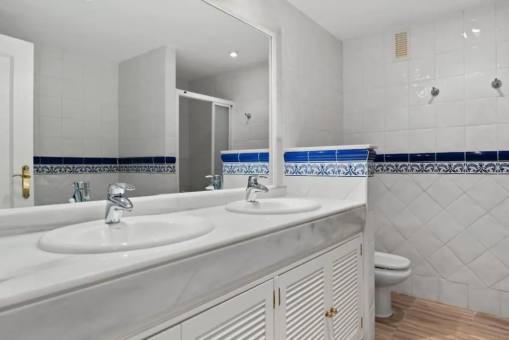 Apartment Awesome 3 Bedroom Apart. W/ 4 Terraces, Pool & Parking Marbella