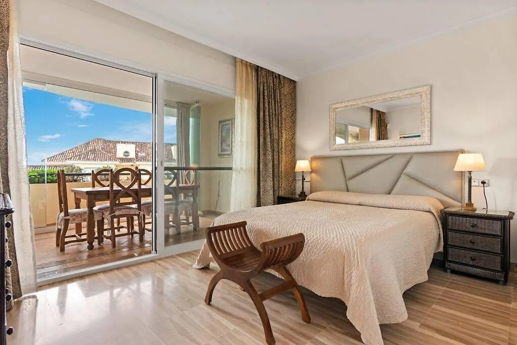 Apartment Awesome 3 Bedroom Apart. W/ 4 Terraces, Pool & Parking Marbella
