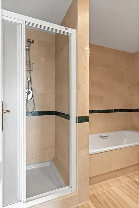 Awesome 3 Bedroom Apart. W/ 4 Terraces, Pool & Parking Marbella 0*,