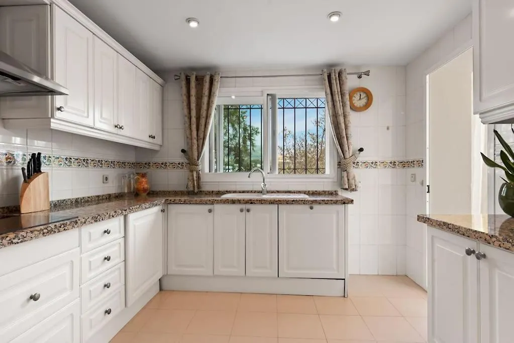 Awesome 3 Bedroom Apart. W/ 4 Terraces, Pool & Parking Марбелья 0*,